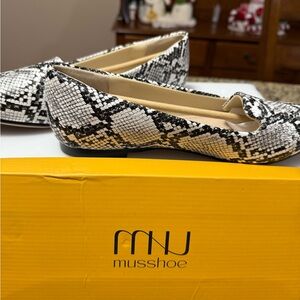 New Easy spirit, Musshoe snake skin flat shoes
